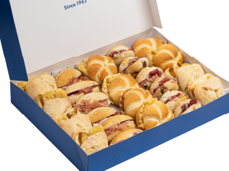 Caja con mini bocadillos de tortilla e ibérico