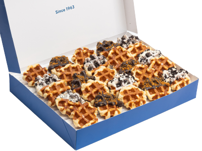 Caja de mini waffles con distintas coberturas